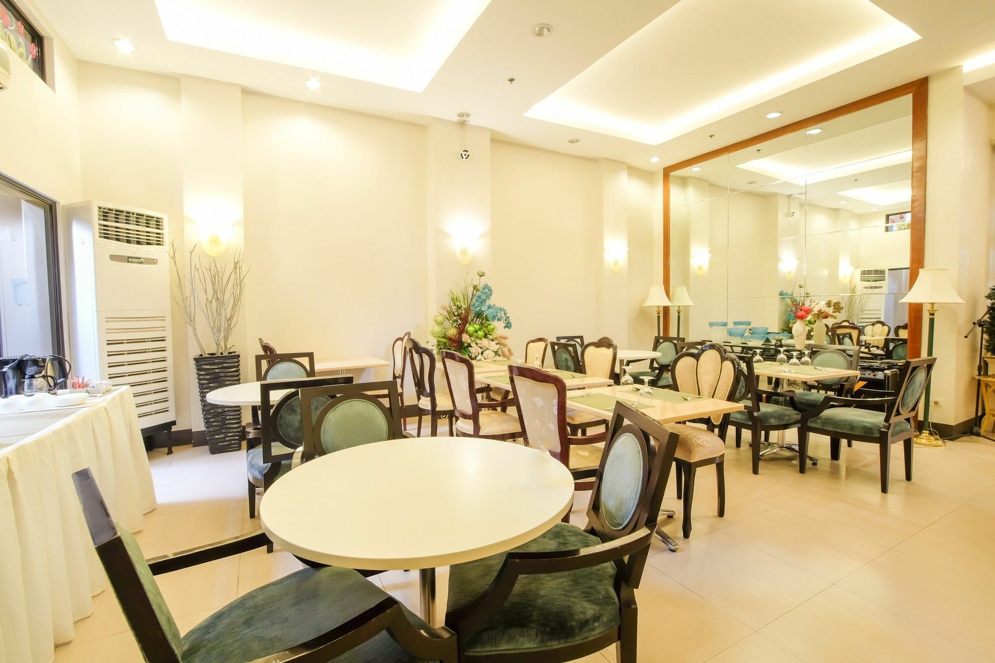 Zen Rooms Del Pilar Malate Manila Eksteriør bilde